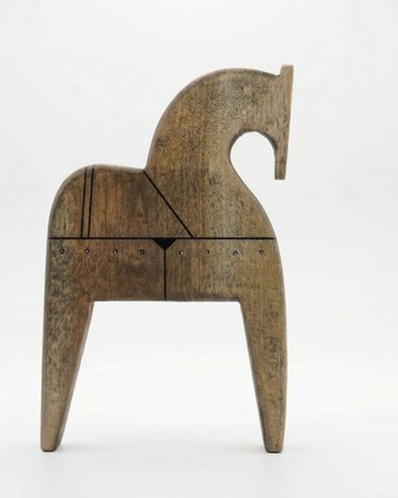 Конь из берёзы