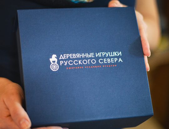 Новый Год почти через 1,5 недели, и мы продолжаем создавать Деревянные Игрушки Русского…